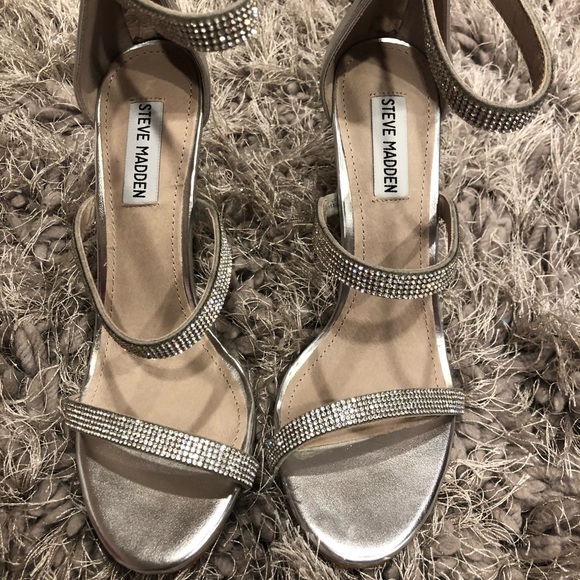 Steve Madden strapped heels - Picture 2 of 3